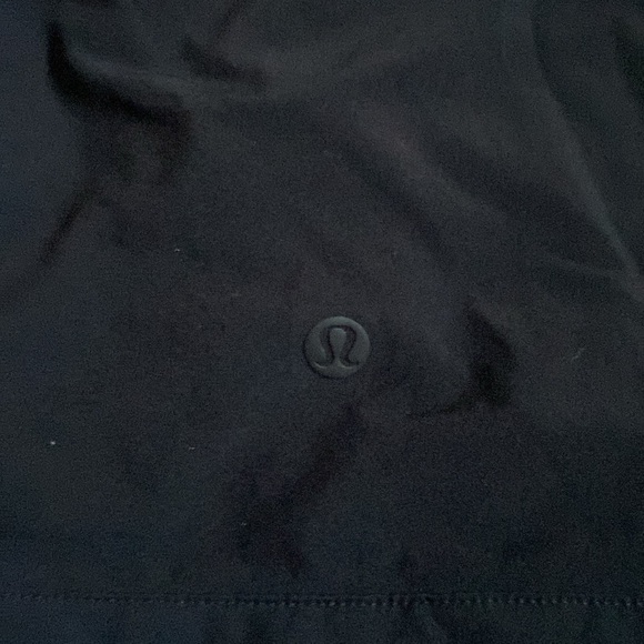 Lululemon cropped hoodie with mesh sleeves. - Picture 4 of 4